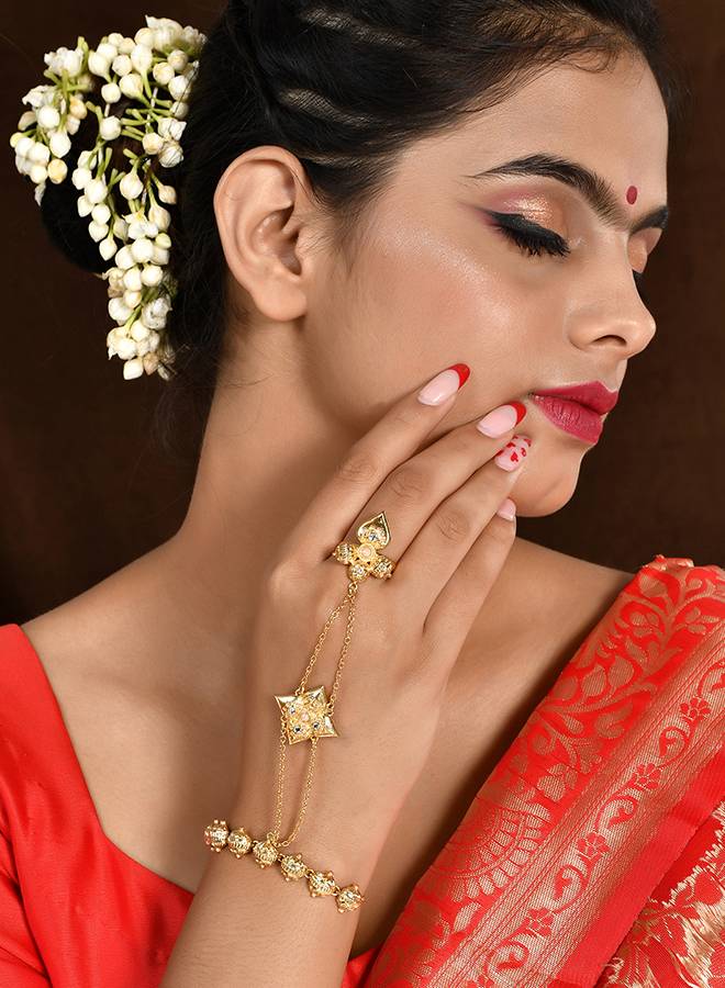 Aradhana Deepti Haathphool : 8905124510638