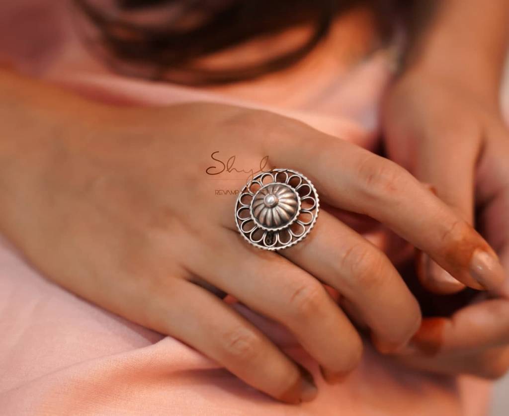 Moh Intricate Petal Carved Embossed Ring : SR3070