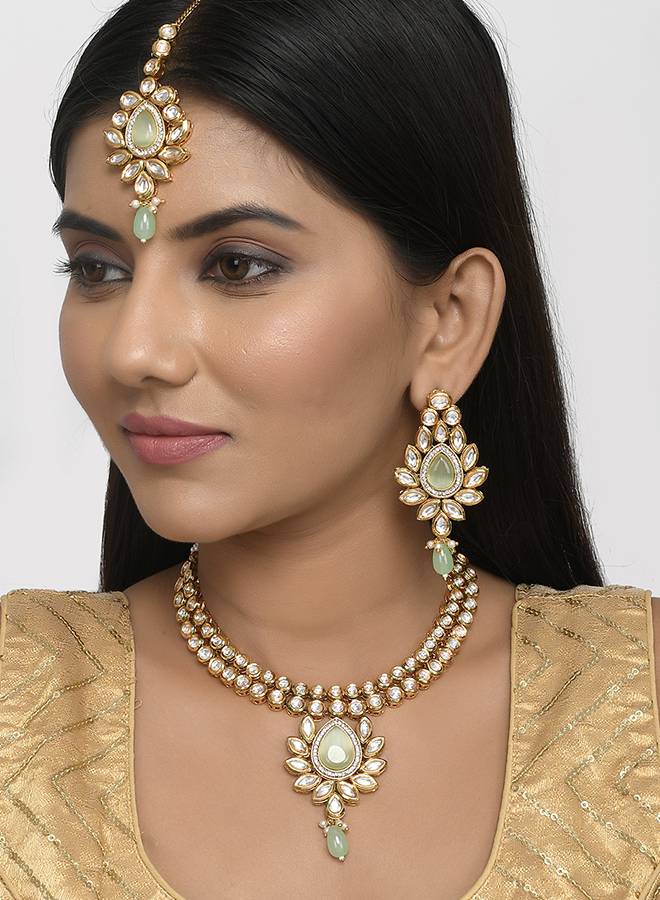 Kundan Elegance Round Cut Kundan Jewellery Set : 8905124477108