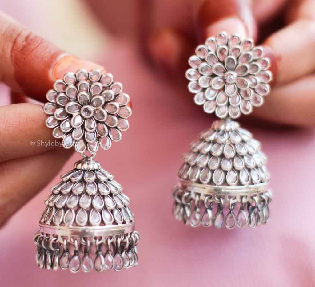 Essence Scintillating Versatile Jhumka : SE891