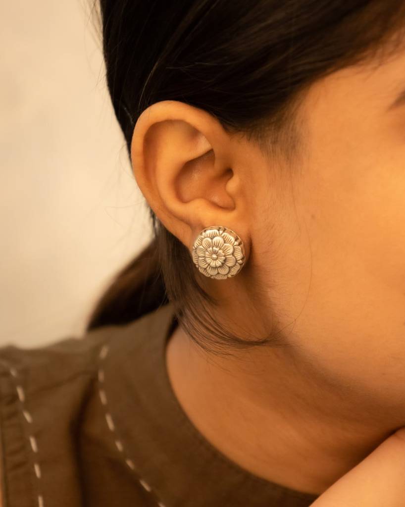 Mizoya Embossed Flower Sadabahaar Earring : SE5584899