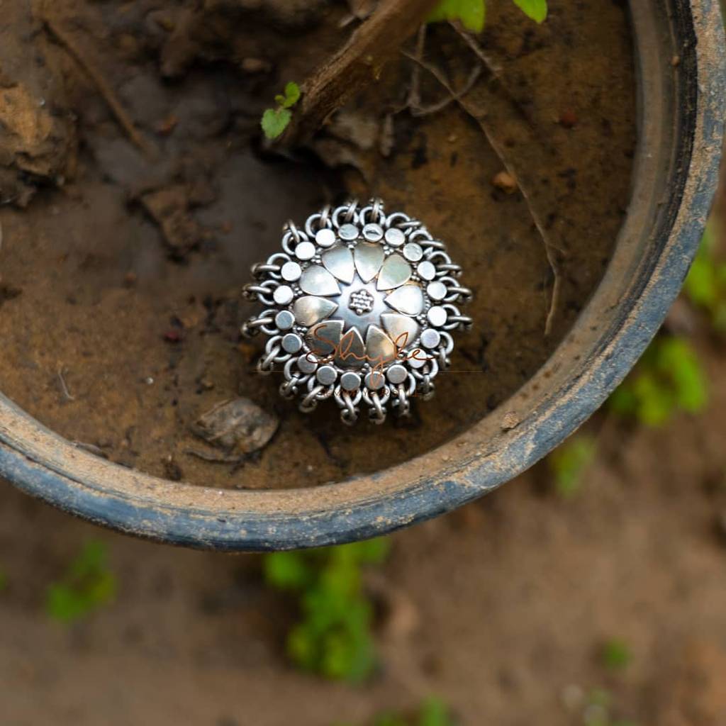 Moh Petal Motif Ghughri Ring : SR1026