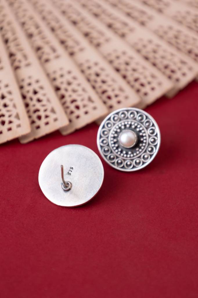 Moh Versatile Intricate Pearl Stud Earring : SE20887