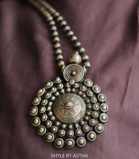 Anvaya Embossed Concentric Classic Necklace : SE5014