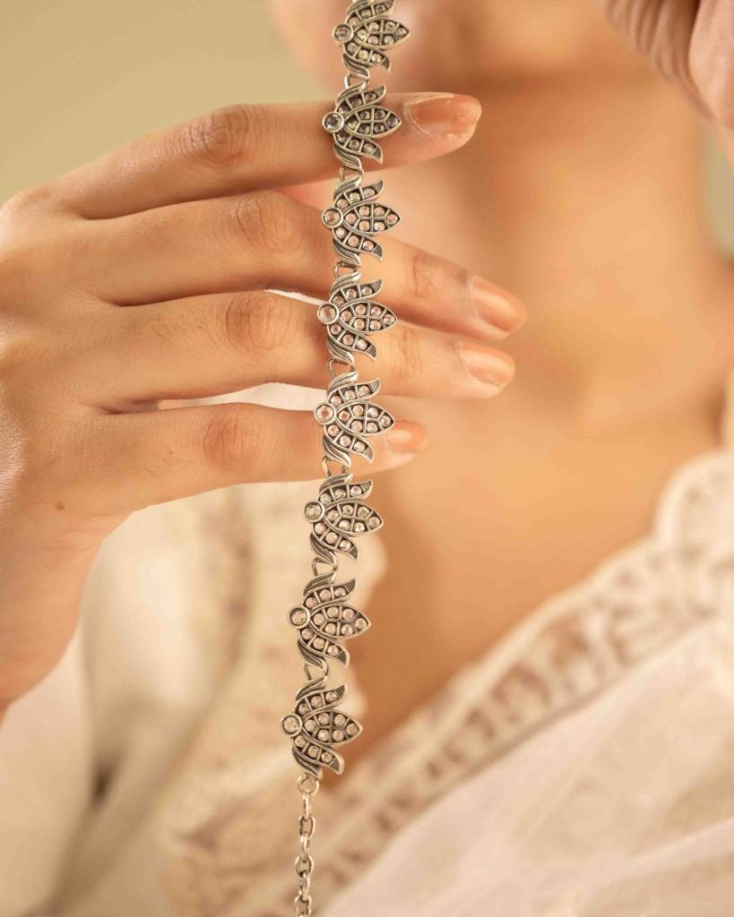 Essence Scintillating Lotus Timeless Necklace : SN40616-1