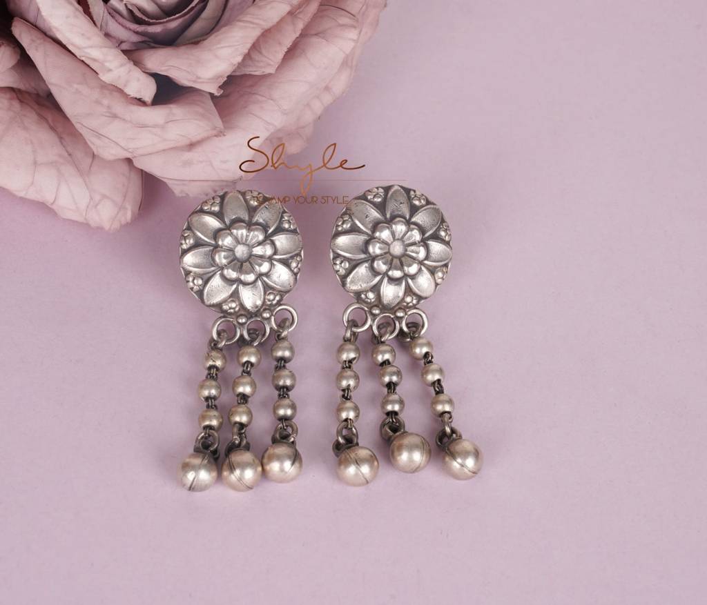 Mizoya Embossed Flower Motif Ball Drop Earring : SE4012-1-1