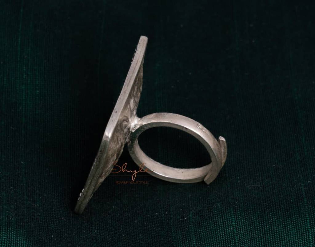 Mizoya Flora Chitai Square Ring : SR1045