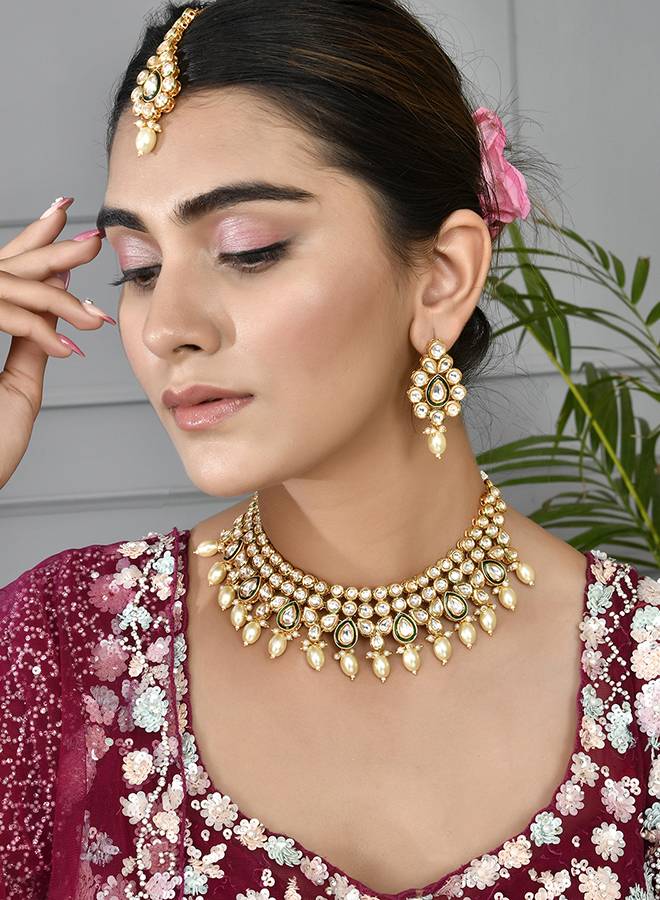 Kundan Elegance White Pearls And Faux Kundan Gold Plated Maang Tika Set : 8905124504200