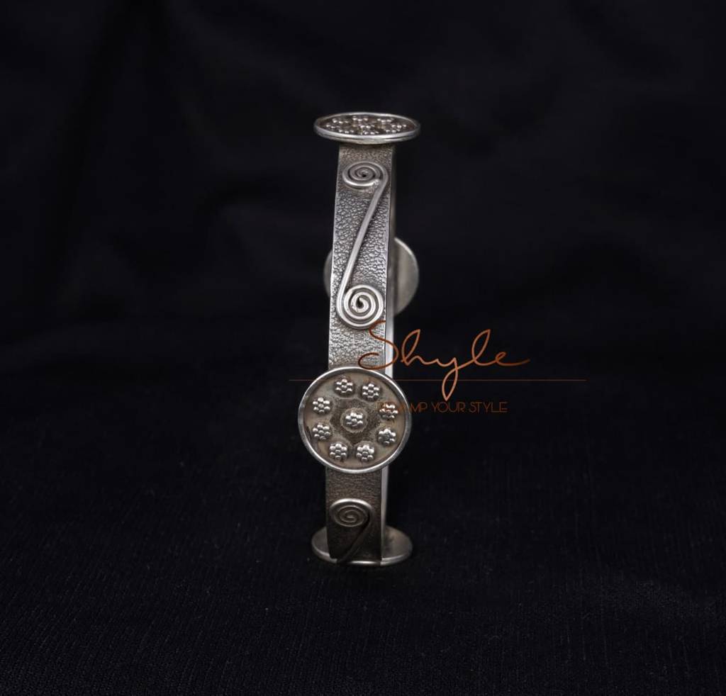 Mizoya Intricate Tribal Inspired Textured Bangle : SK1049-2-2
