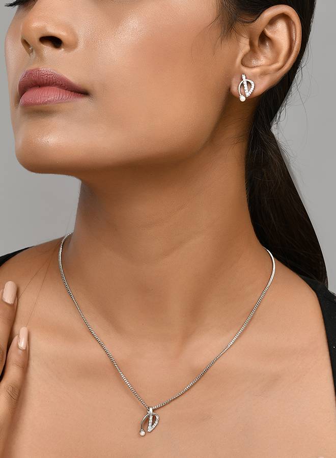 9 To 5 Chic American Diamond Pendant Set : 8905124433821