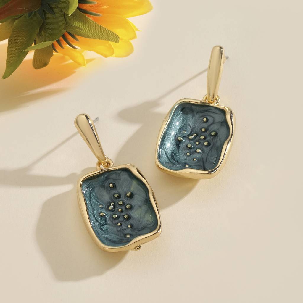 Ritzy Black Luxury Gold Earring : ES13406-G-BLU
