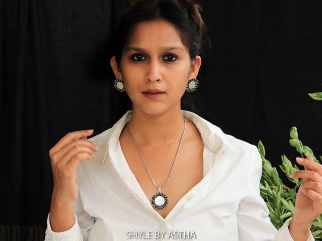 Essence Fine Victorian Coin Necklace Set : SE50176