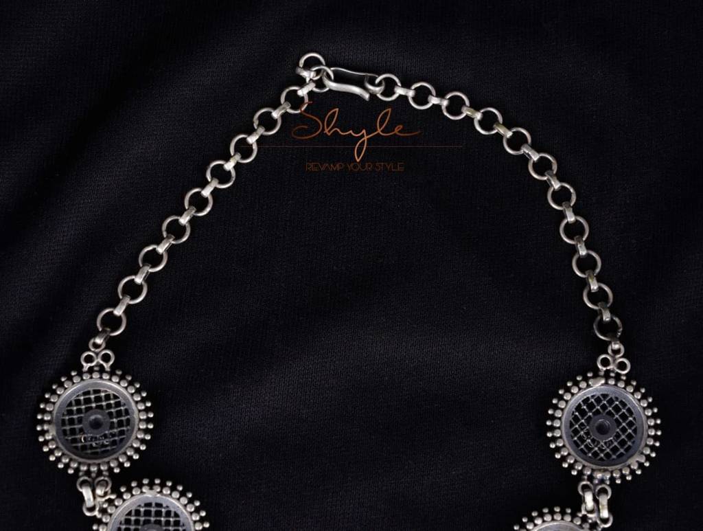 Adya Jali Motif Flower Embossed Sequence Choker : SN2106