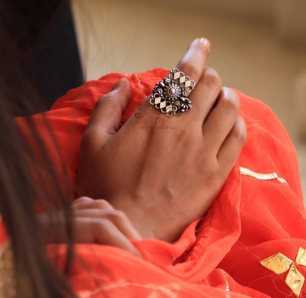 Moh Intricate Jali Ghughri Drop Ring : SR1003