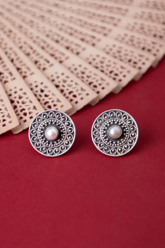 Moh Versatile Intricate Pearl Stud Earring : SE20887