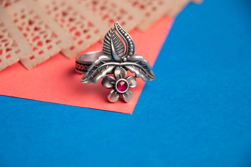 Moh Intricate Flower Leaf Ring : SR3001