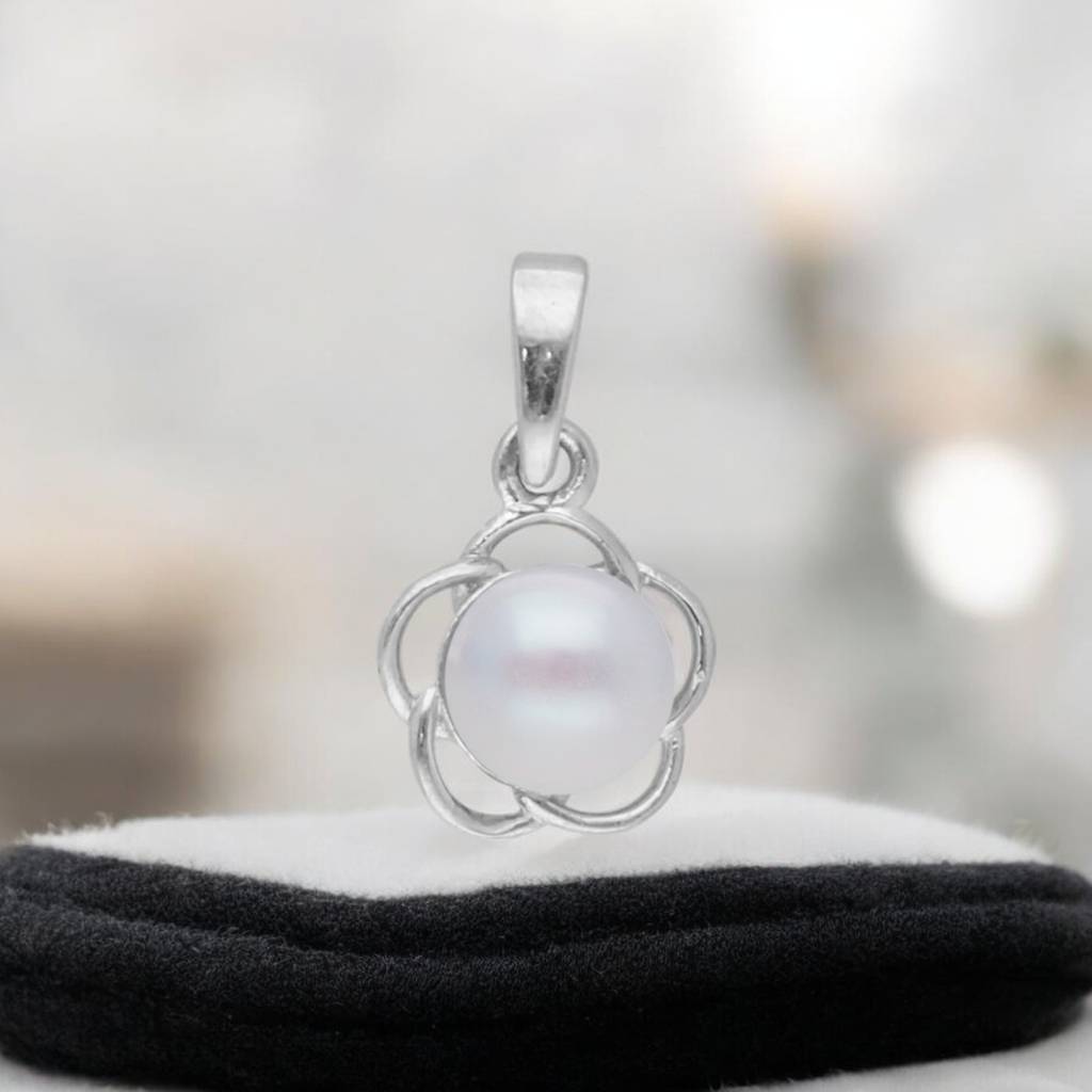 925 Silver Ella Collection Floral Pearl Pendant : JPMAY-22-200