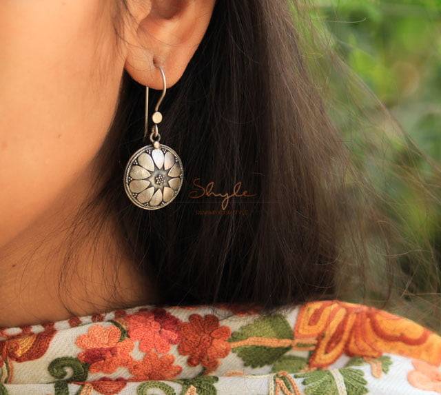 Moh Petal Intricate Fish Hook Earrings : SE5050