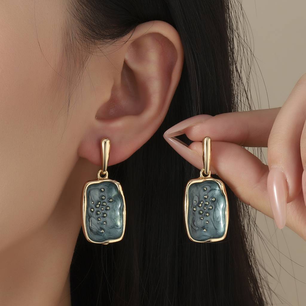 Ritzy Black Luxury Gold Earring : ES13406-G-BLU