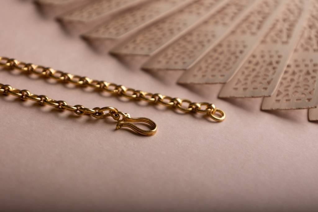 Tattva Carved Flower Layered Gold Tone Statement Necklace : SE50301