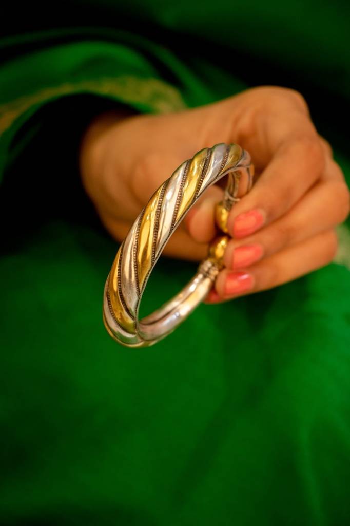 Anvaya Spiral Embossed Dual Tone Kada : SK30072-2-2