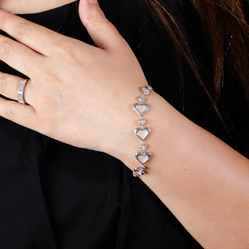 Amora Hearts  Bracelet : JEWBRA22