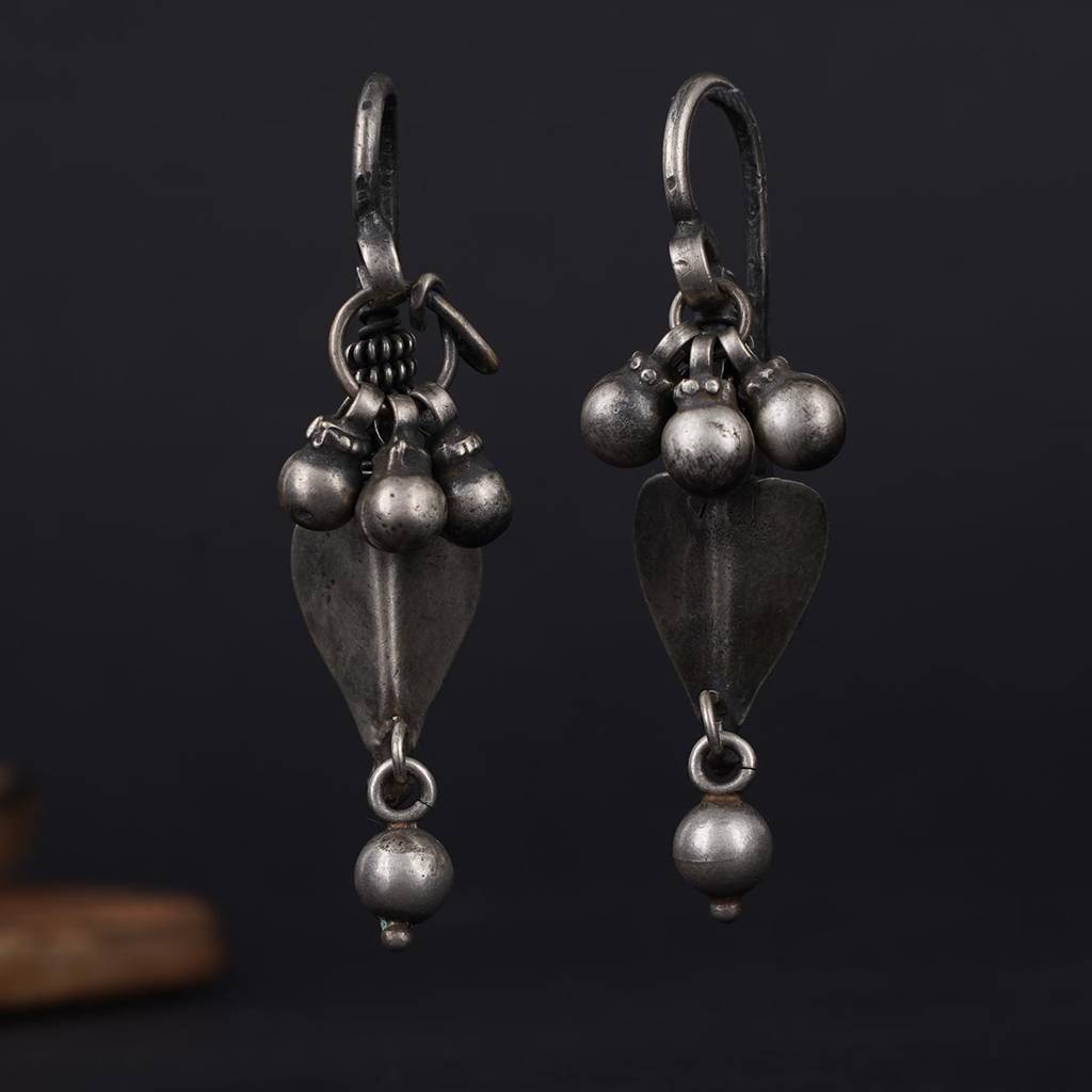 Tribal Silver Leaf Earrings : SSE755