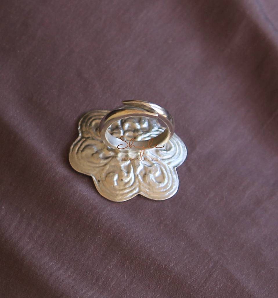 Anvaya Flora Detailed Chitai Ring : SR2001