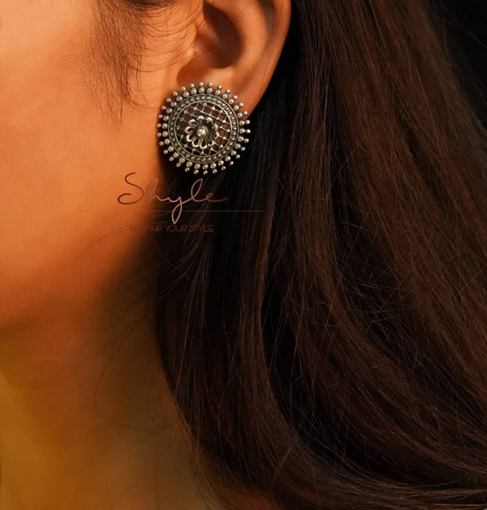 Adya Jali Motif Flower Embossed Earrings : SE5508
