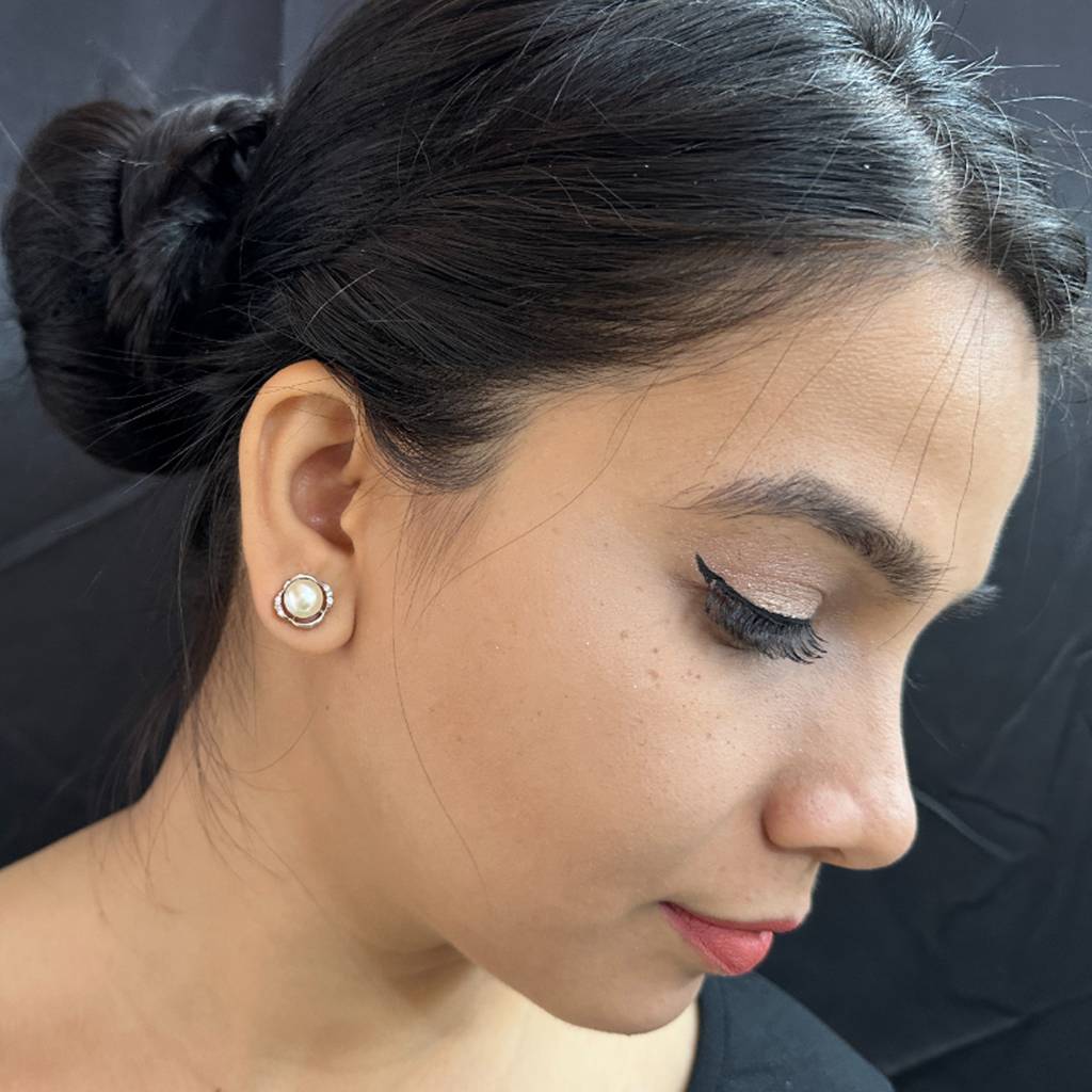 Elegance 925 Silver Stud Earrings : JPMAY-22-110