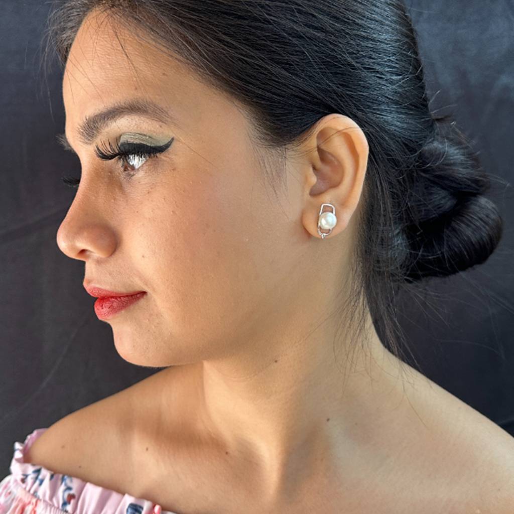 Ekta 925 Silver Stud Earrings : JPMAY-22-137