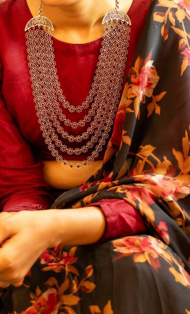 Tattva Carved Flower Layered Two Way Necklace : SE50300