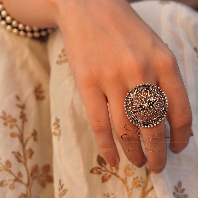 Moh Fine Carved Intricate Ring : SR1037