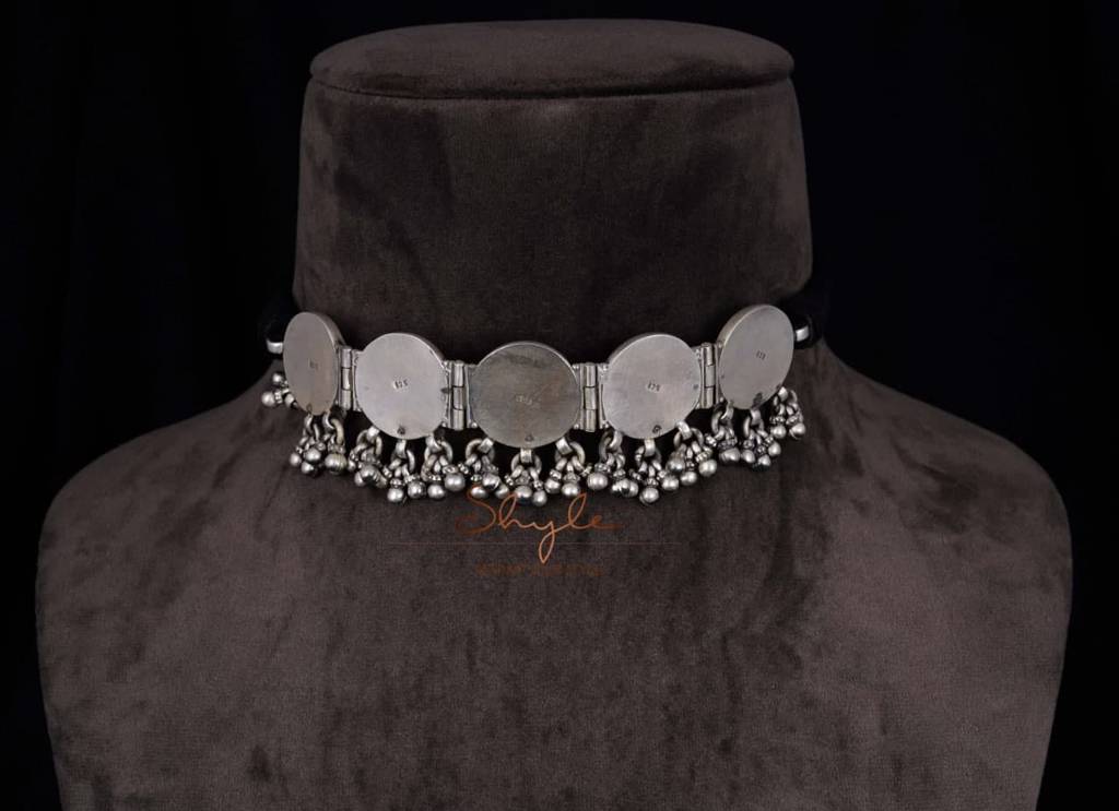 Tattva Intricate Dual Peacock Embossed Choker : SN1111