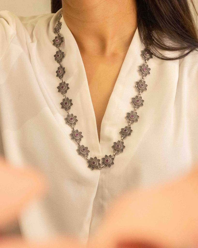 Adya Intricate Flower Versatile Necklace : SN1116