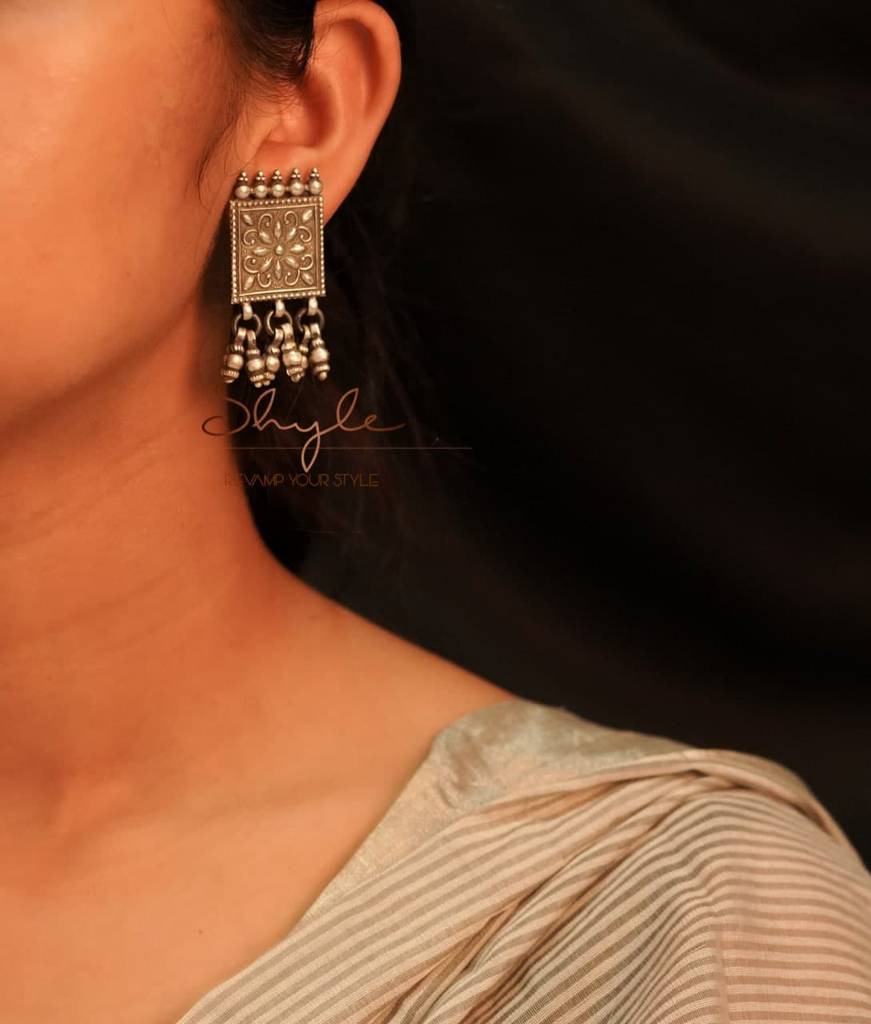 Tattva Intricate Ghughri Choker Set : SN189