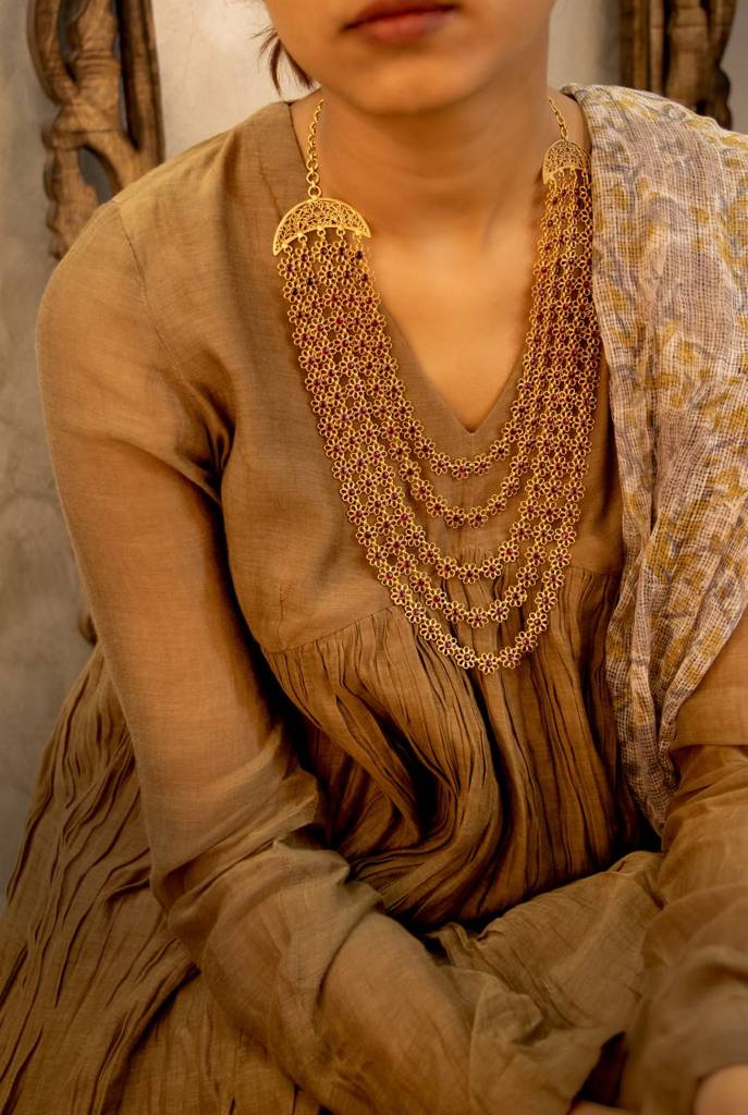 Tattva Carved Flower Layered Gold Tone Statement Necklace : SE50301