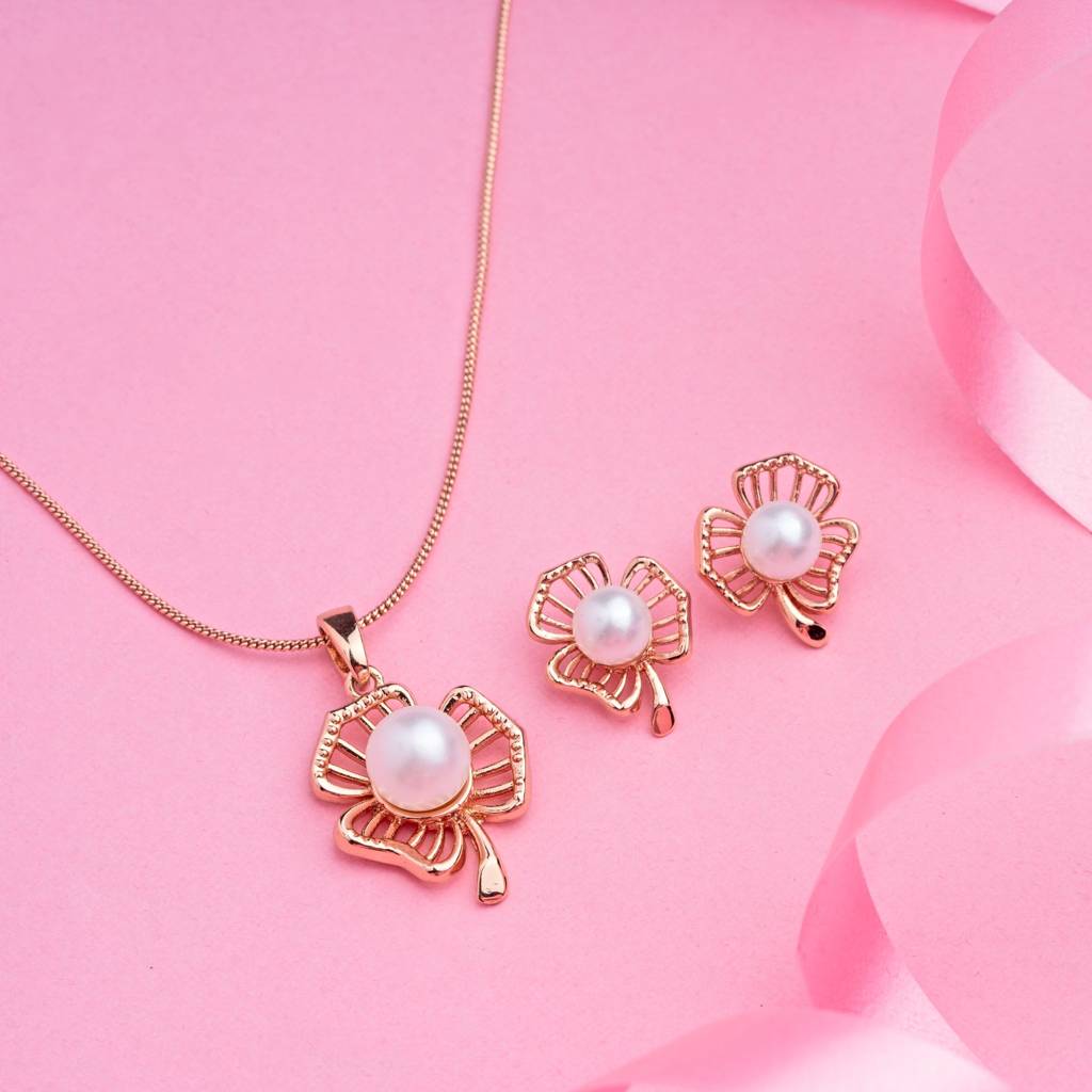 Estele Rosegold Plated Flower Shaped Pendant Set With Pearl For