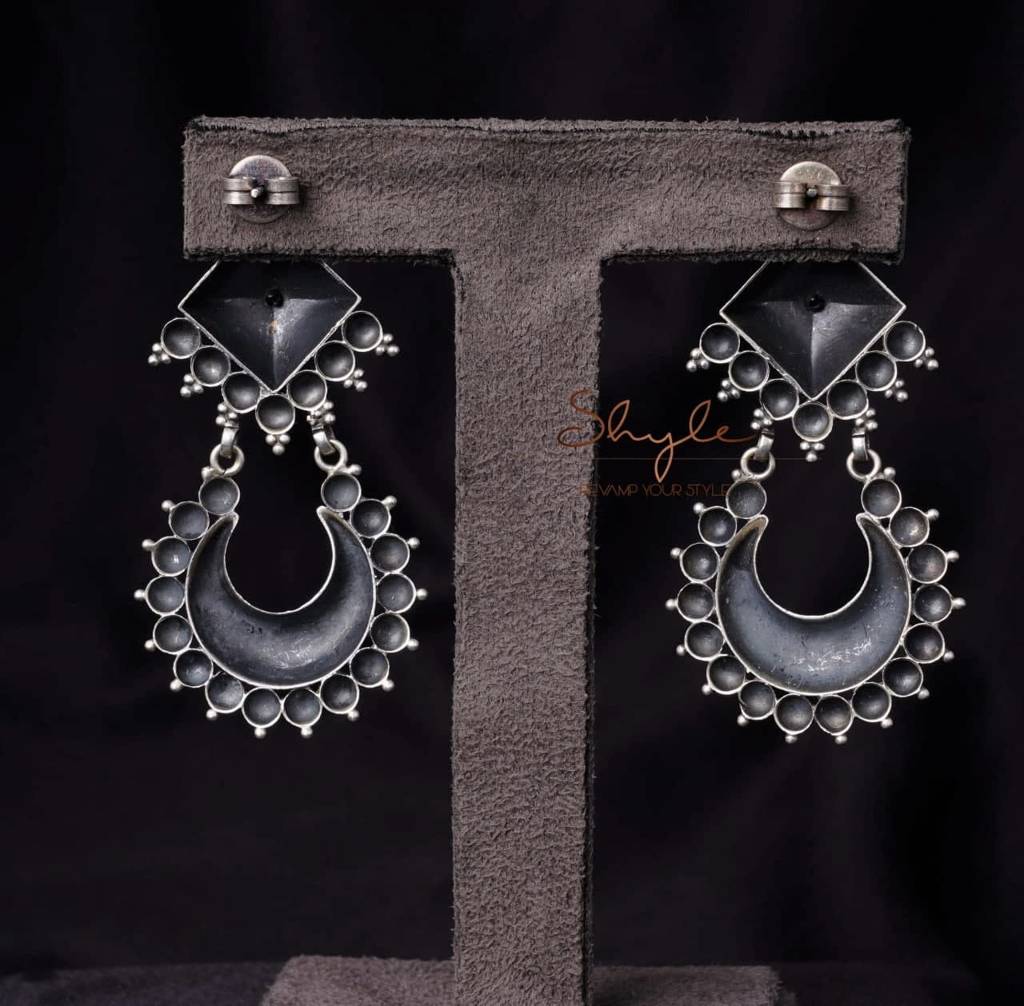 Mizoya Chandra Motif Drop Earrings : SE5507