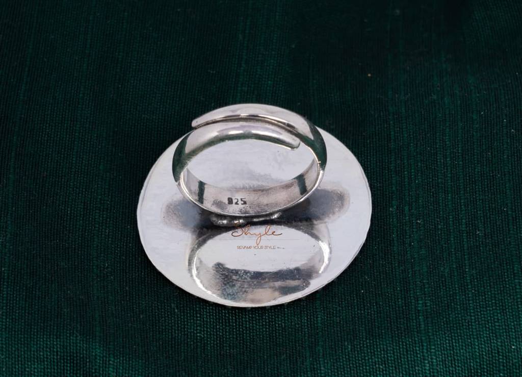 Anvaya Spiral Daana Detailed Ring : SR1032