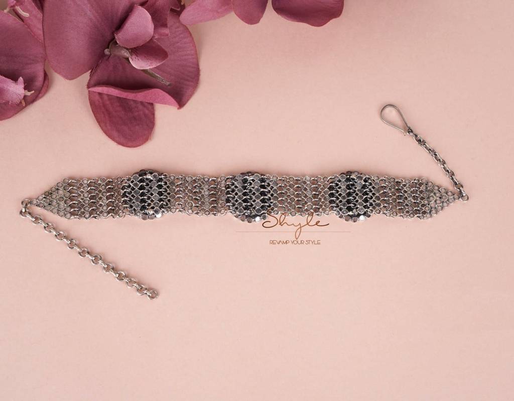 Essence Scintillating Tri Flower Motif Choker : SE50250