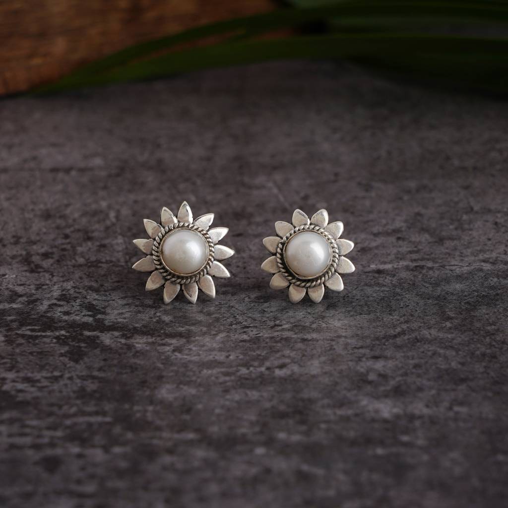 Flower Pearl Studs : SSE711
