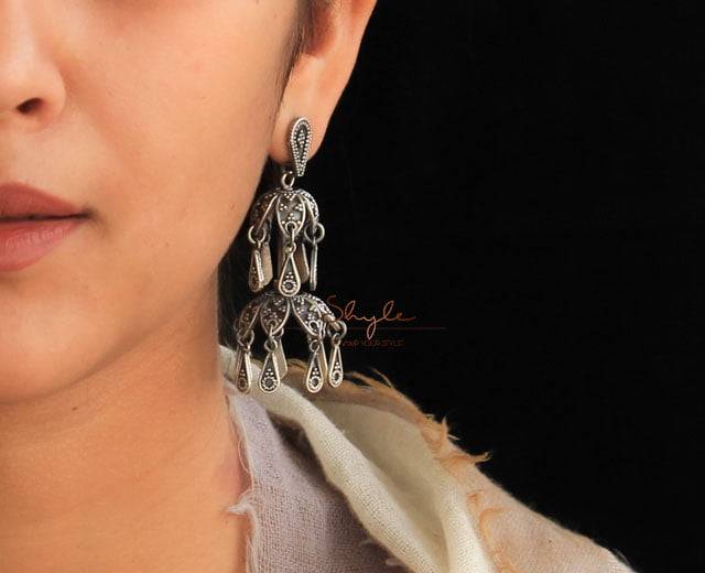 Mizoya Daana Detailed Chandelier Statement Earrings : SE6058