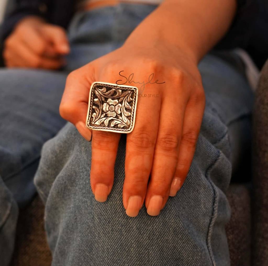 Mizoya Flora Chitai Square Ring : SR1045