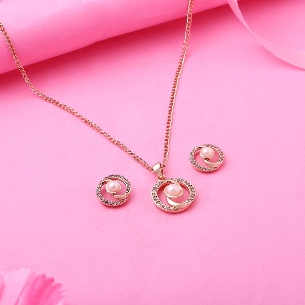 Estele Rosegold Plated Cz Circular Pendant Set With Pearl For Girls & Women : AD-180NKER