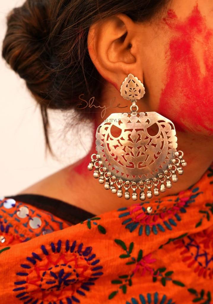 Jhumri Intricate Carved Classic Chandbali : SE227