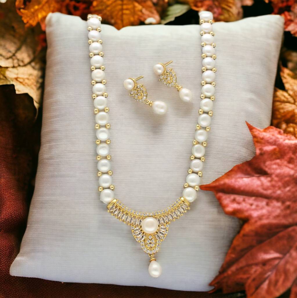 Radiant Pearl Necklace Set : JPFEB-24-014