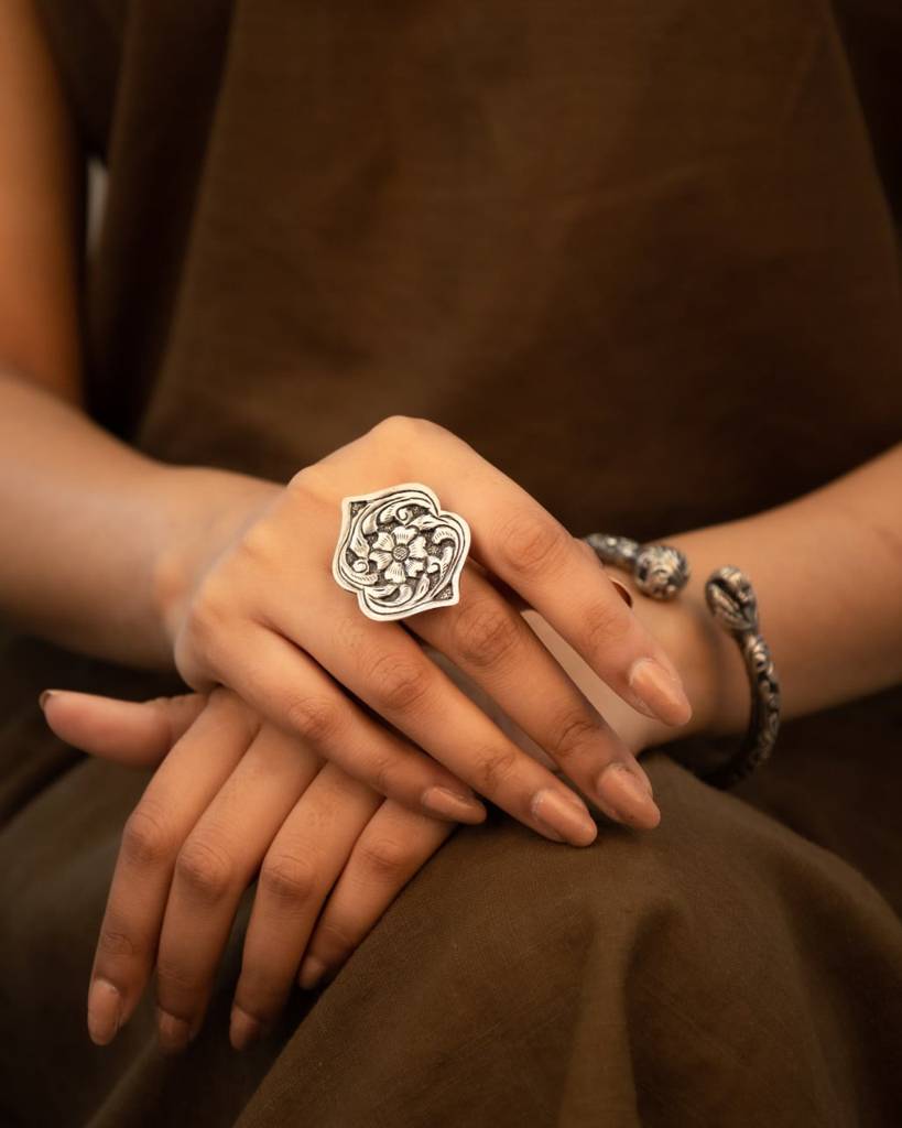 Anvaya Flora Vintage Inspired Chitai Ring : SR1104