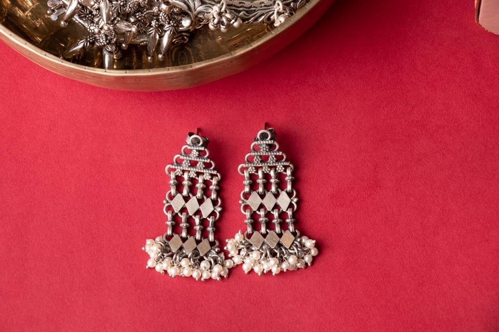 Tattva Intricate Jali Pearl Drop Earring : SE30022