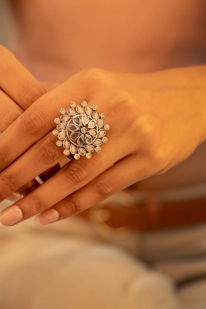 Essence Fine Scintillating Flower Ring. : SR1025-2-2-1-1-1